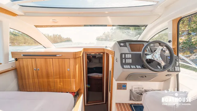 Nimbus 365 Coupé — Sisätilat