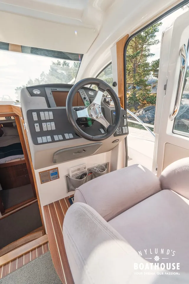 Nimbus 365 Coupé — Sisätilat