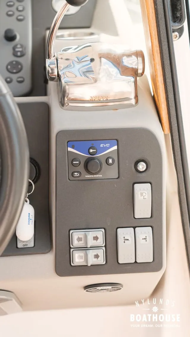 Nimbus 365 Coupé — Sisätilat