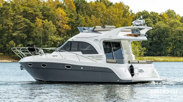Galeon 330 Fly - Image 6
