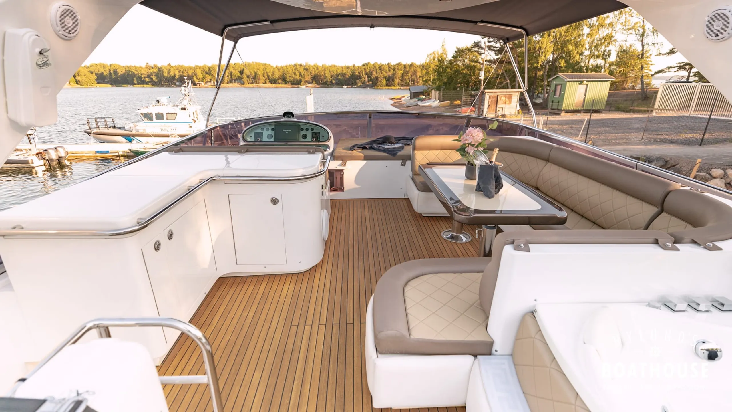 Elegance 68 - Image 30