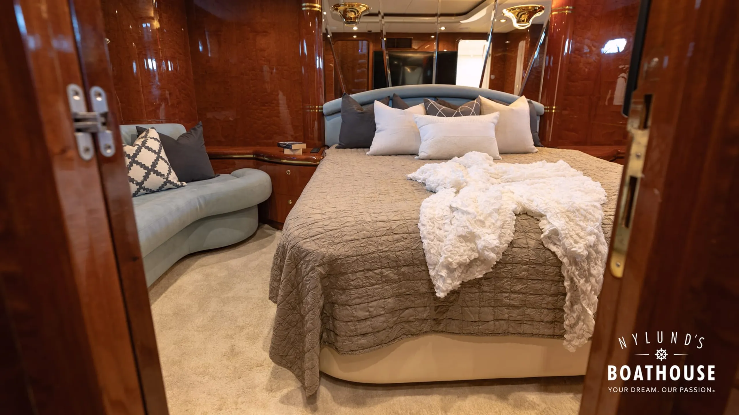 Elegance 68 - Image 101