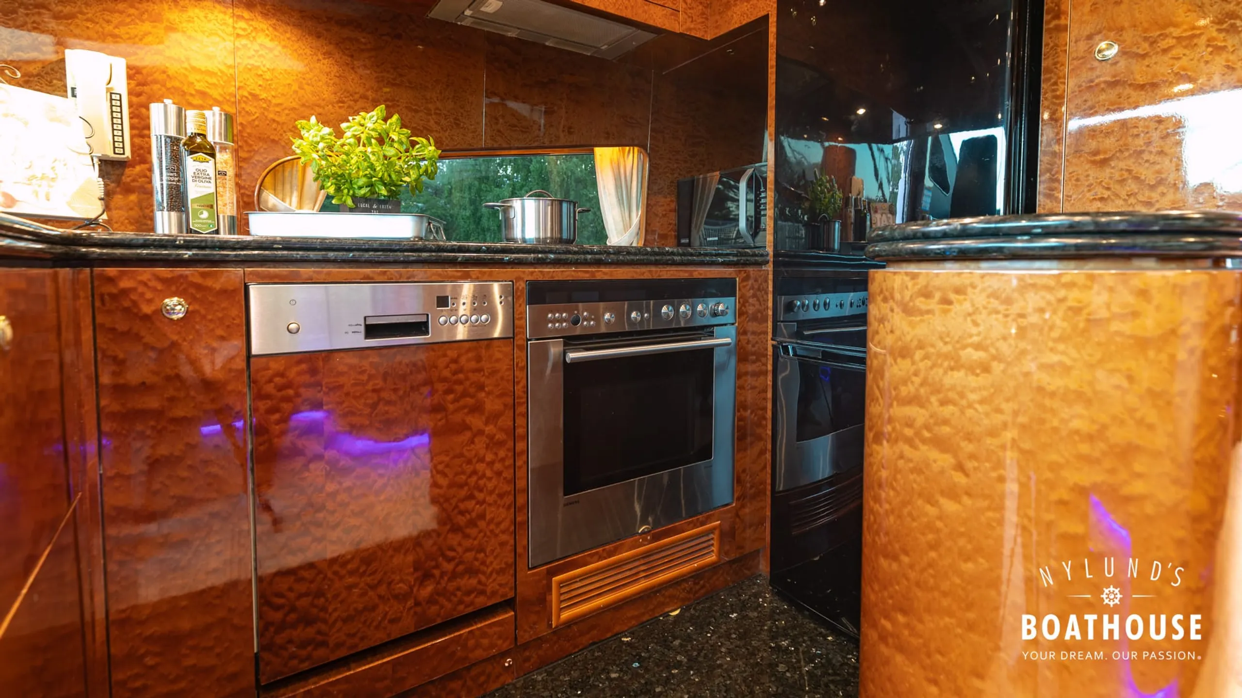 Elegance 68 - Image 157