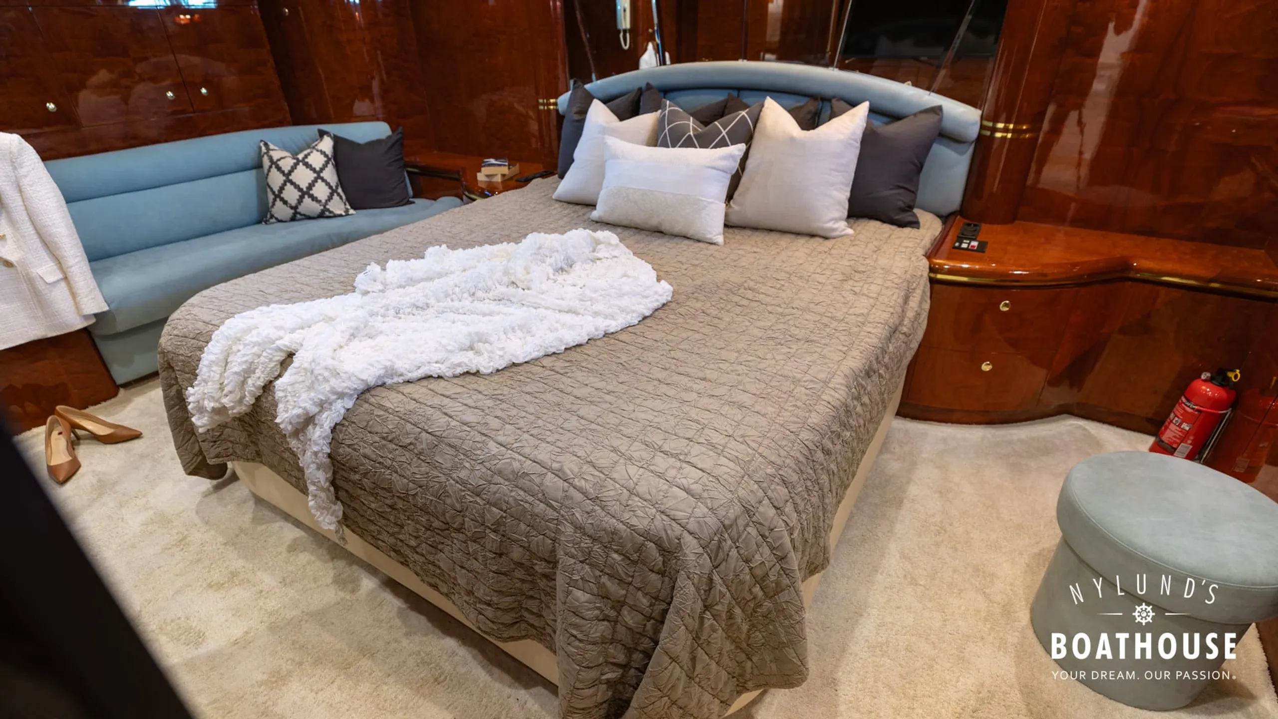 Elegance 68 - Image 135