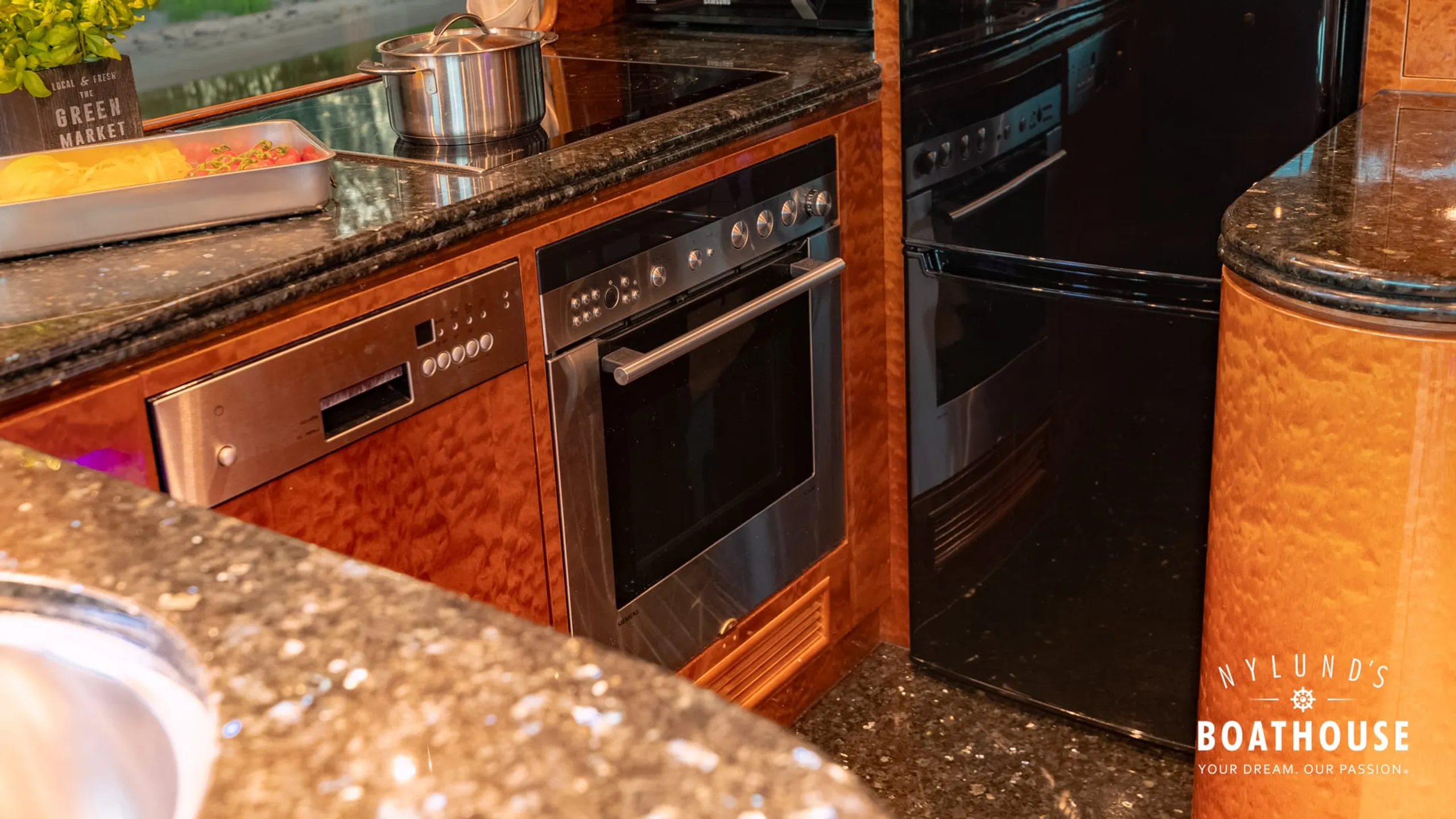 Elegance 68 - Image 165