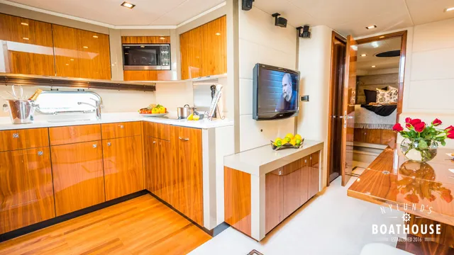 Sunseeker Predator 60