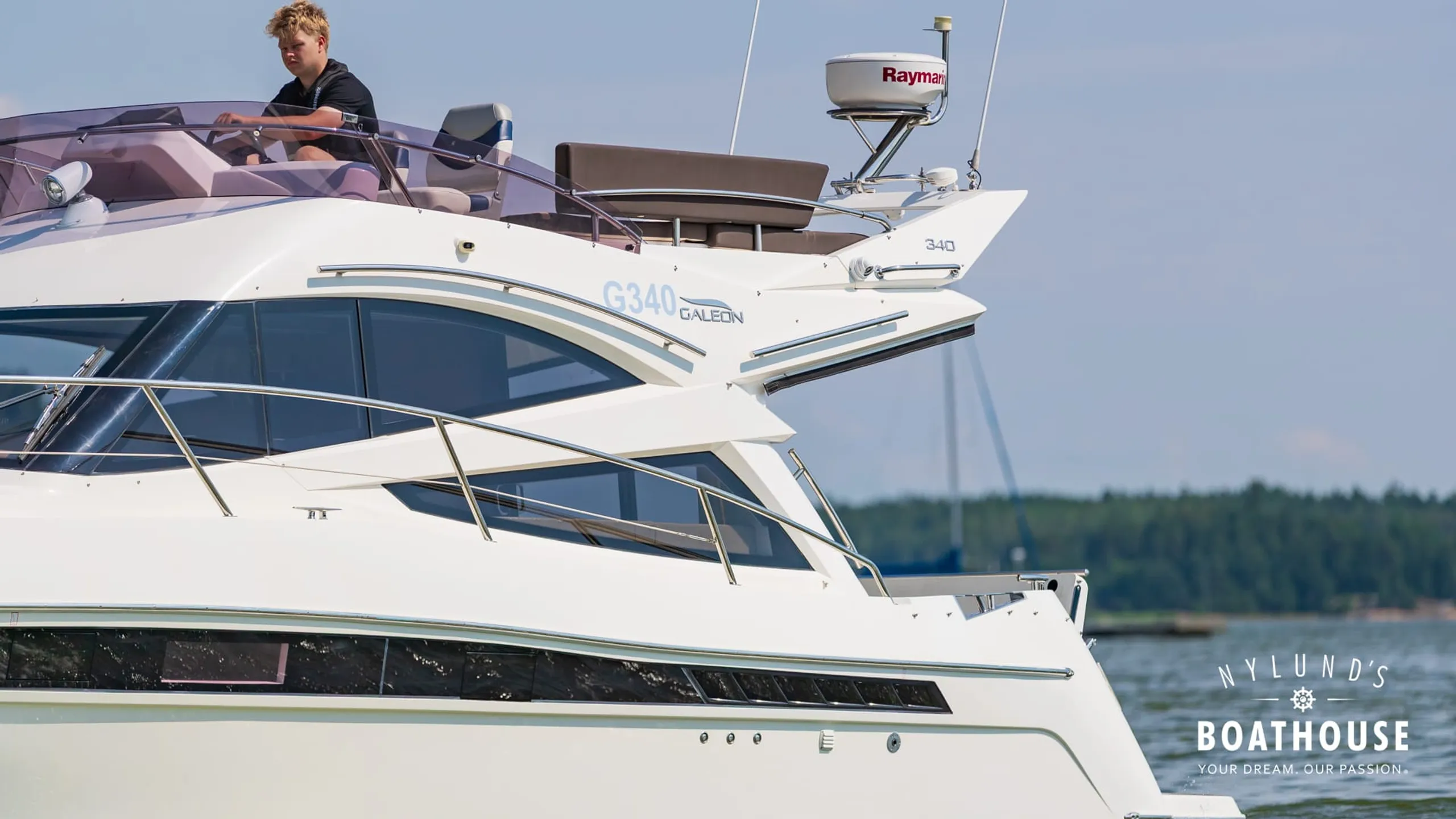 Galeon 340 Fly - Image 16