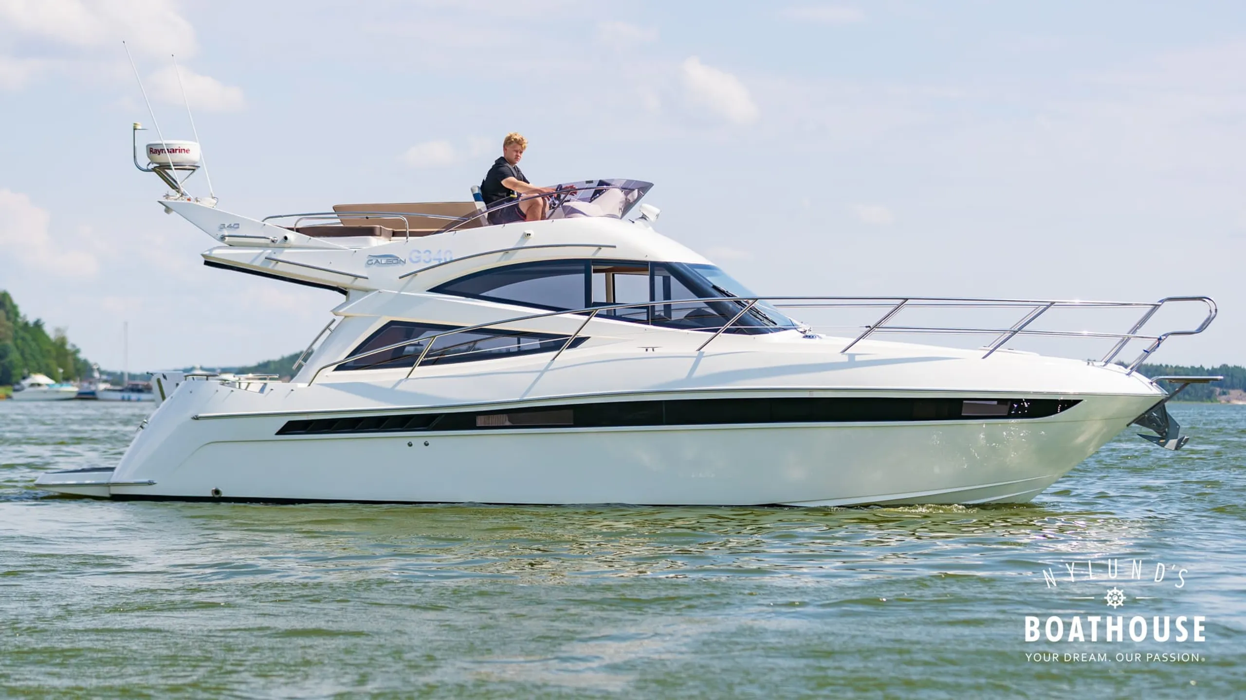 Galeon 340 Fly - Image 1