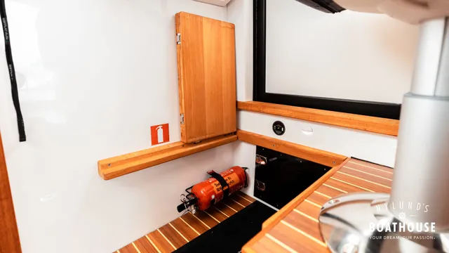 Paragon 31 Cabin