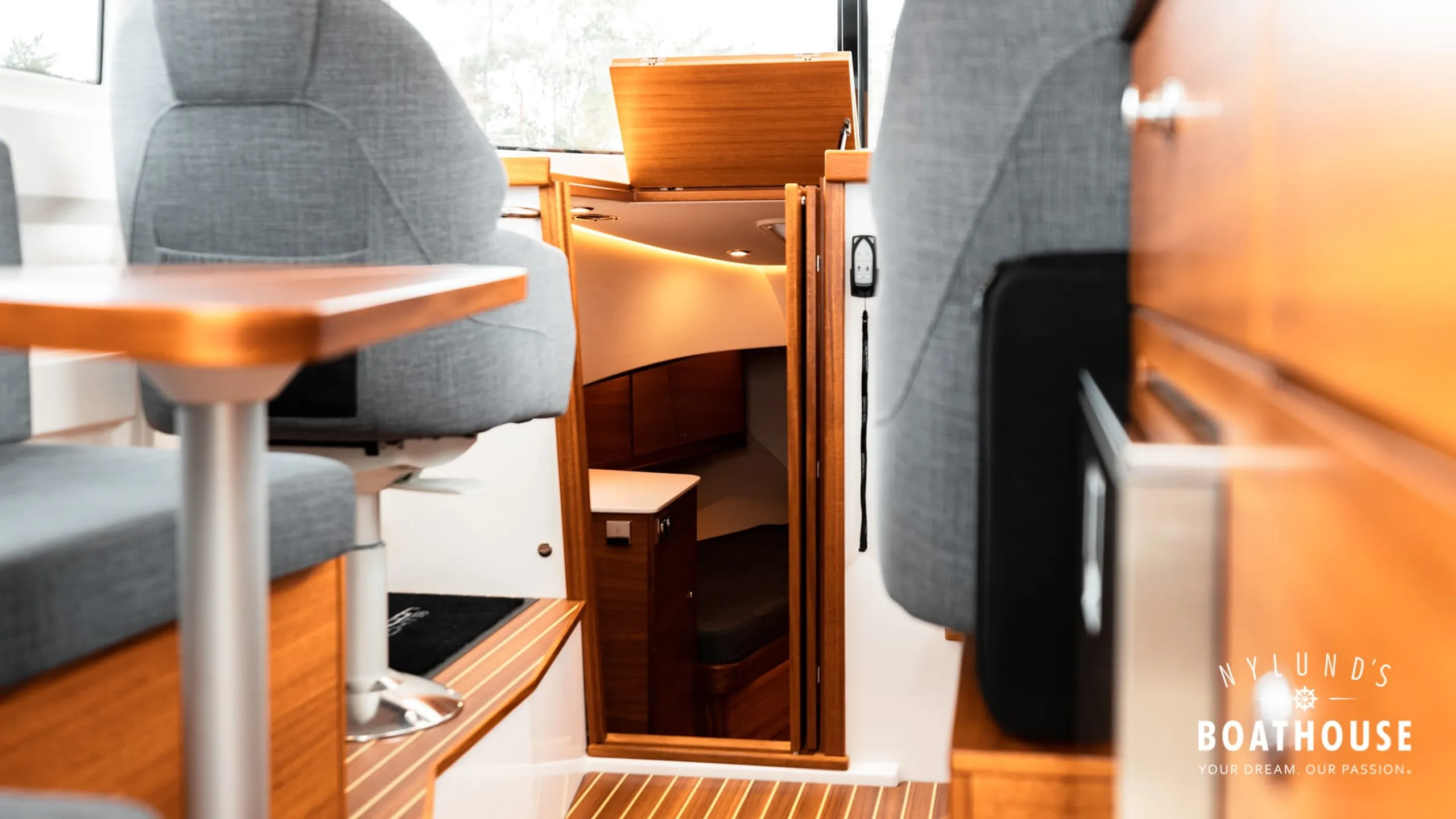 Paragon 31 Cabin - Image 52