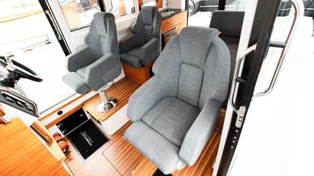 Paragon 31 Cabin