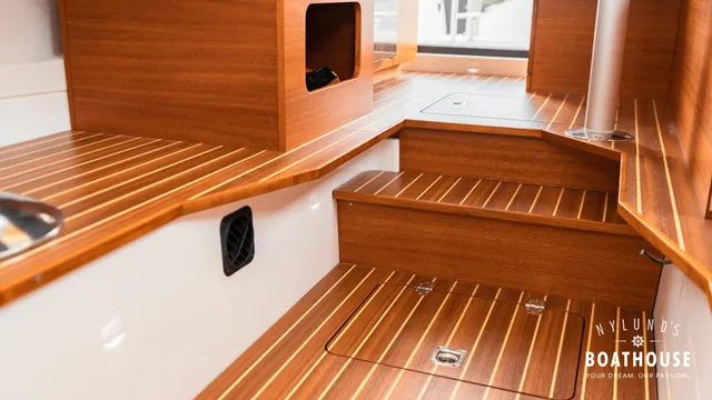 Paragon 31 Cabin