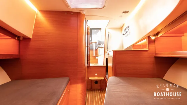 Paragon 31 Cabin