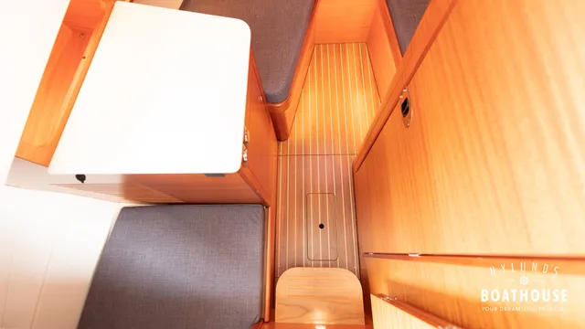 Paragon 31 Cabin