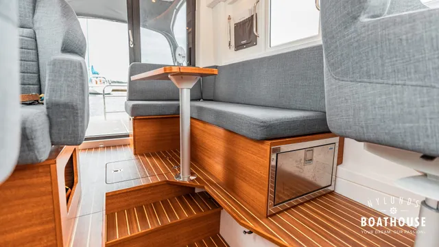 Paragon 31 Cabin