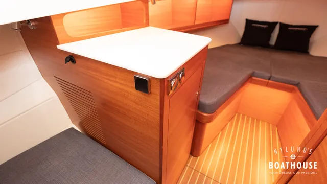 Paragon 31 Cabin