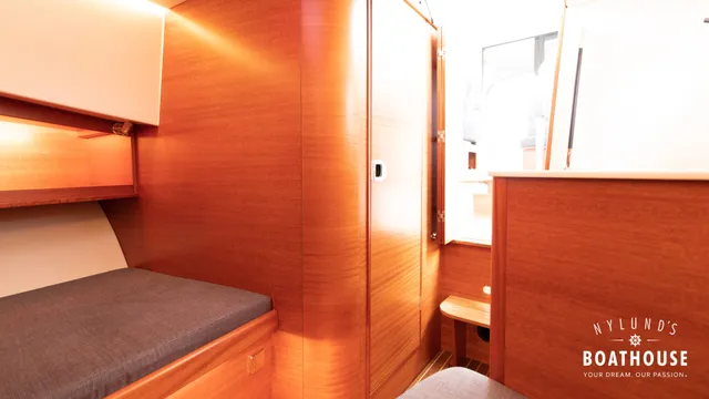 Paragon 31 Cabin