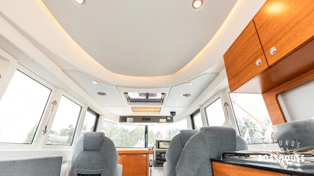 Paragon 31 Cabin
