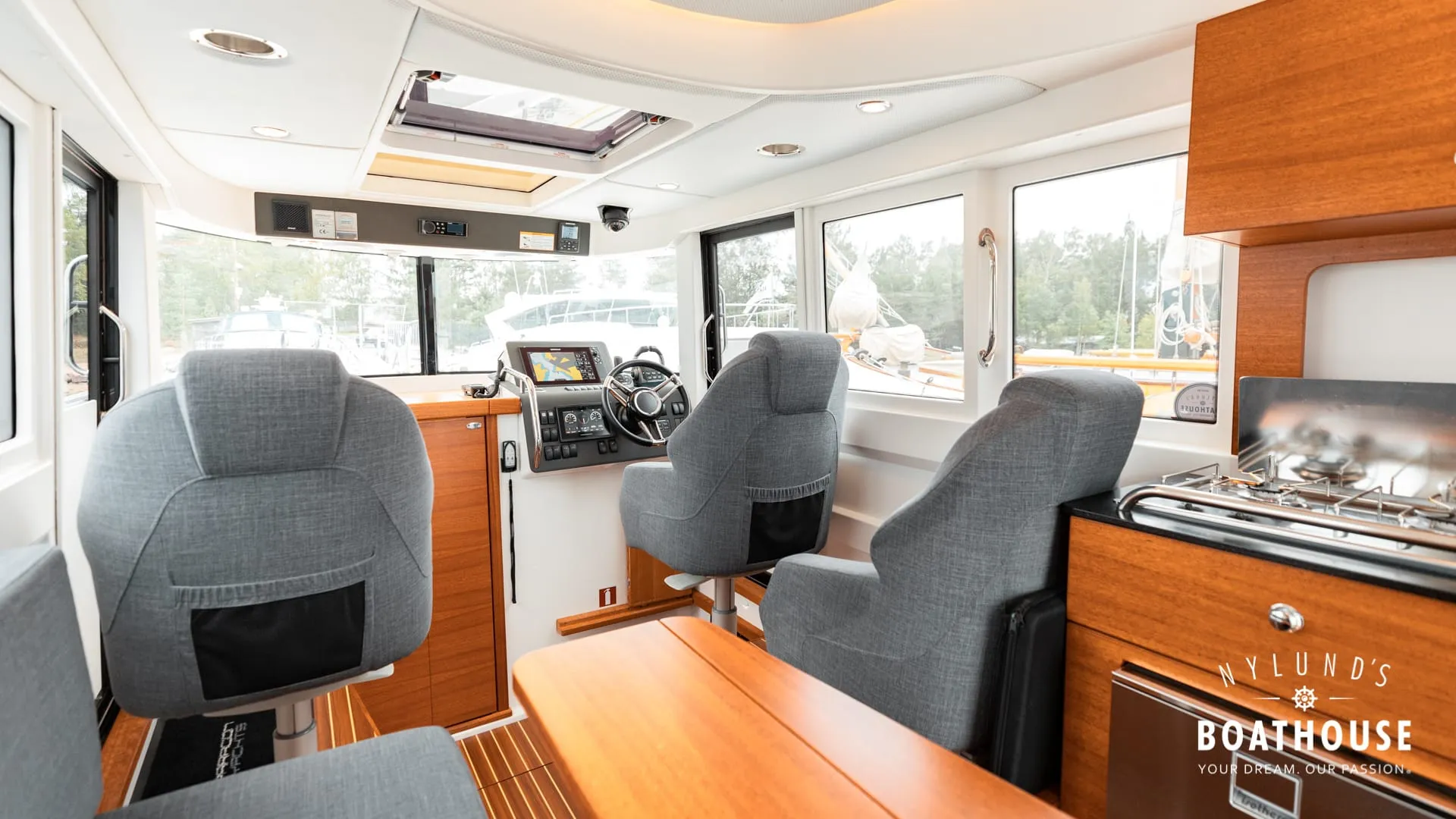 Paragon 31 Cabin - Image 34