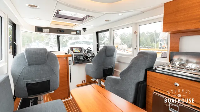Paragon 31 Cabin