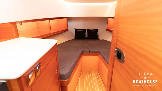 Paragon 31 Cabin