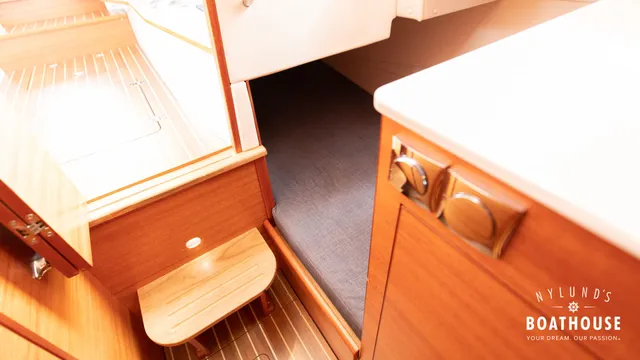 Paragon 31 Cabin