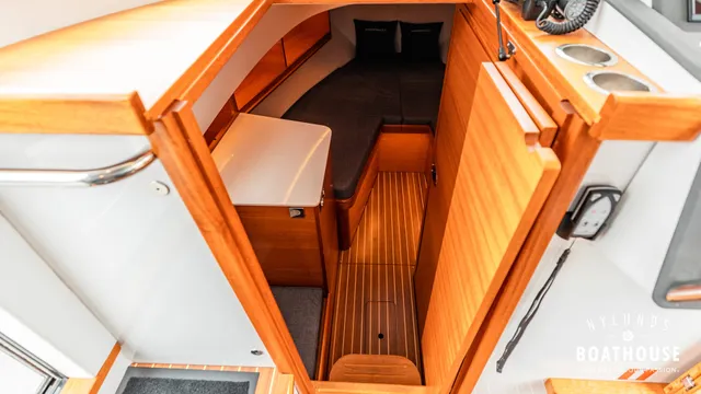 Paragon 31 Cabin
