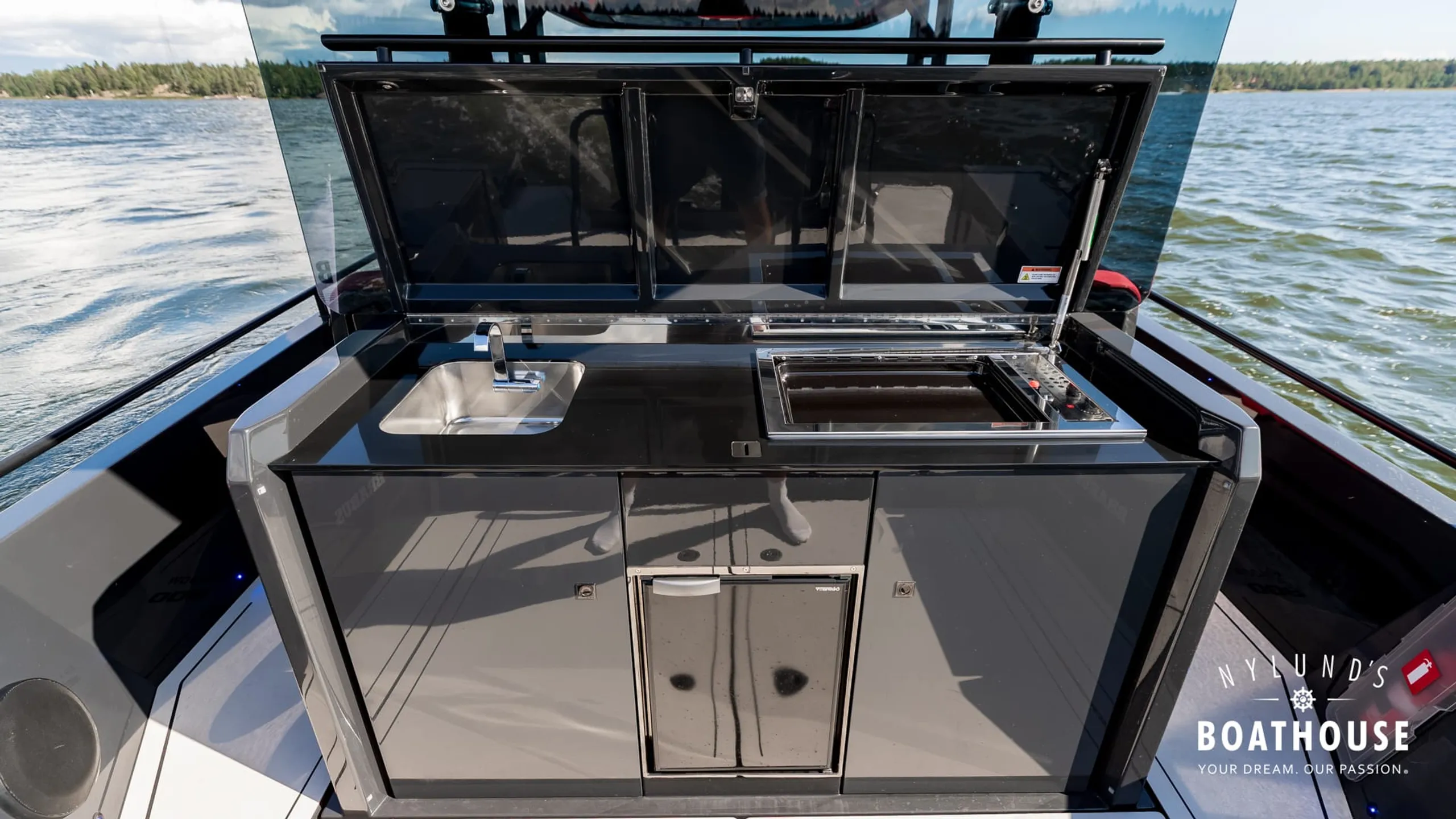 Axopar Brabus Shadow 800 Sun Top - Image 67