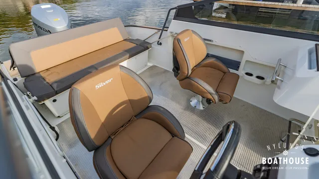 Silver Eagle 640 BR — Ulkopuoli