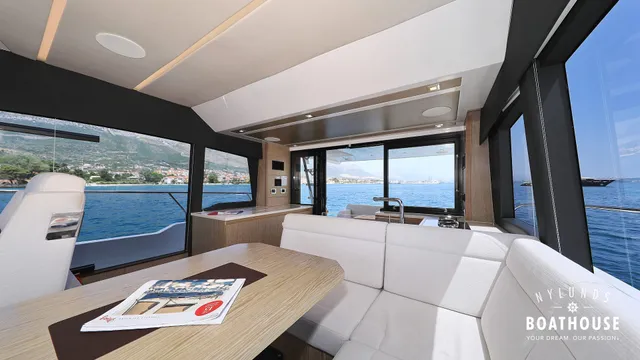 Sealine F430 — Interior