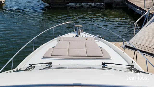 Sealine F430 — Exterior