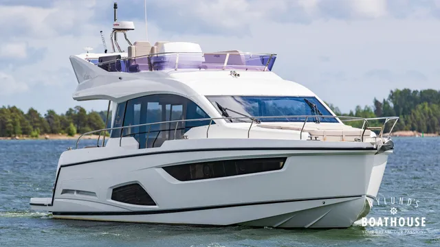 Sealine F430 — Navegando