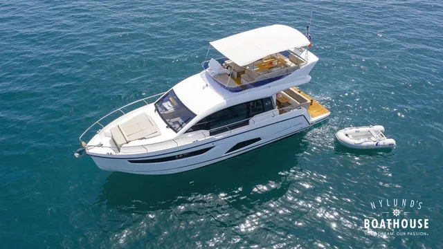 Sealine F430 — Navegando