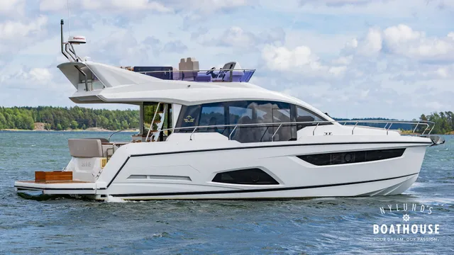 Sealine F430 — Navegando