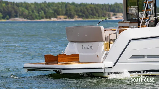 Sealine F430
