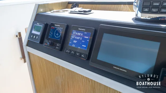 Sealine F430