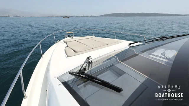 Sealine F430 — Exterior