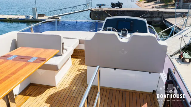 Sealine F430 — Exterior