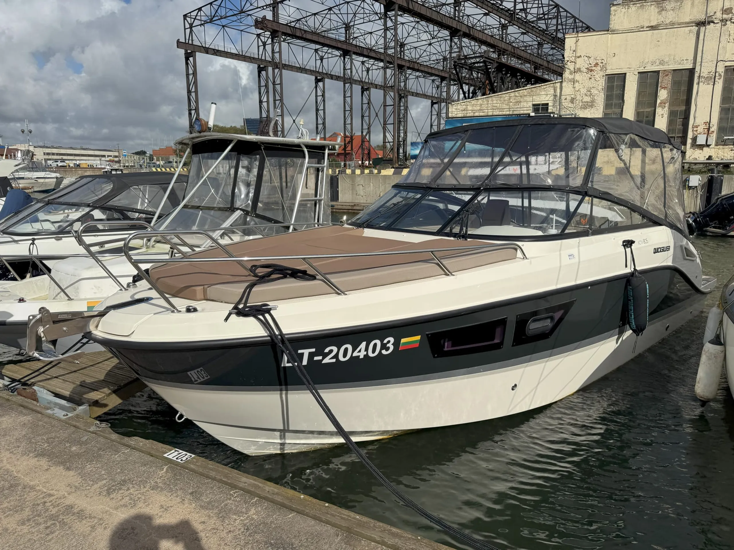 Quicksilver Activ 805 cruiser - Image 1