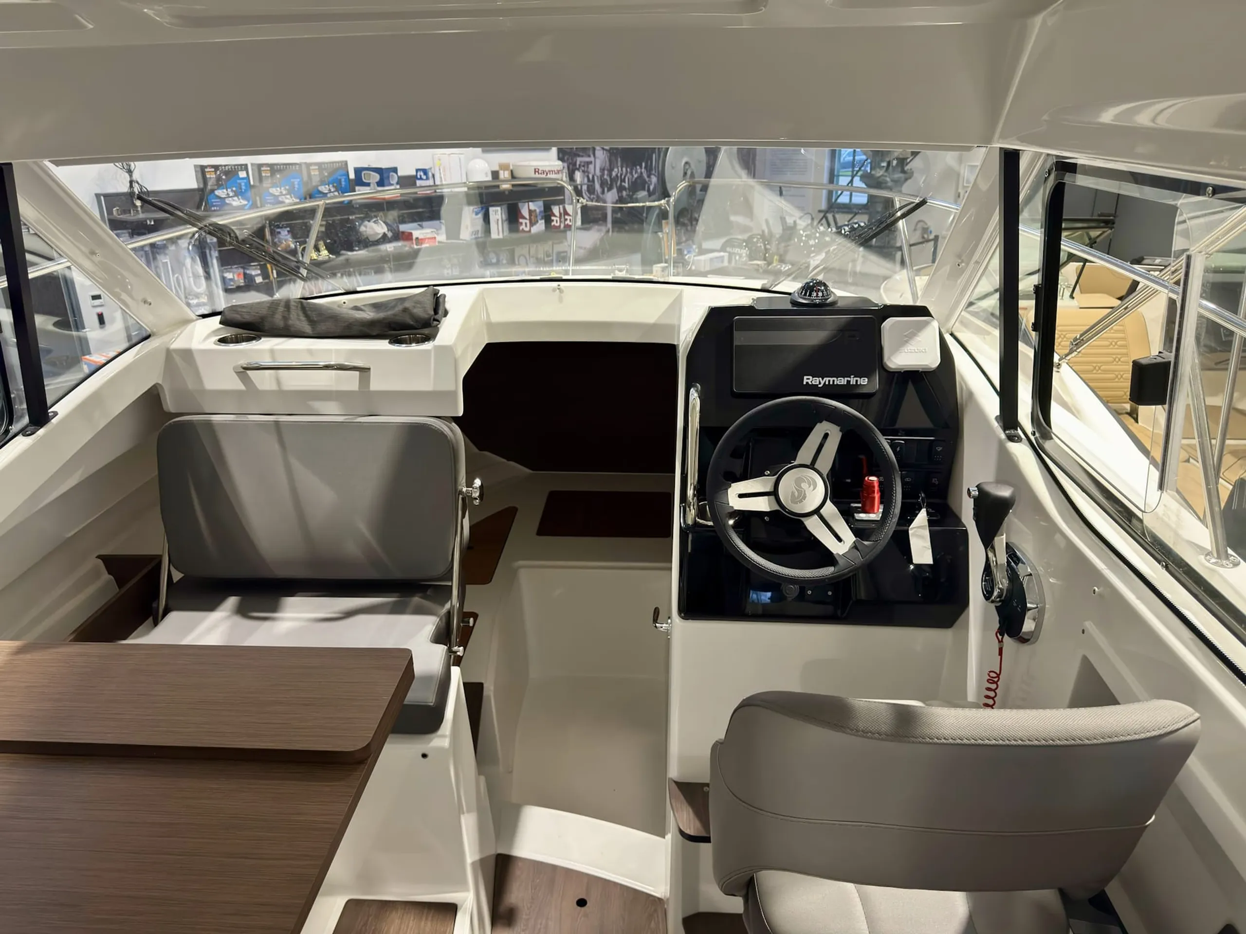 Beneteau Antares 7 - Image 12