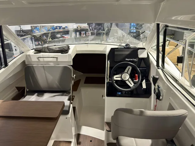 Beneteau Antares 7 - Image 12