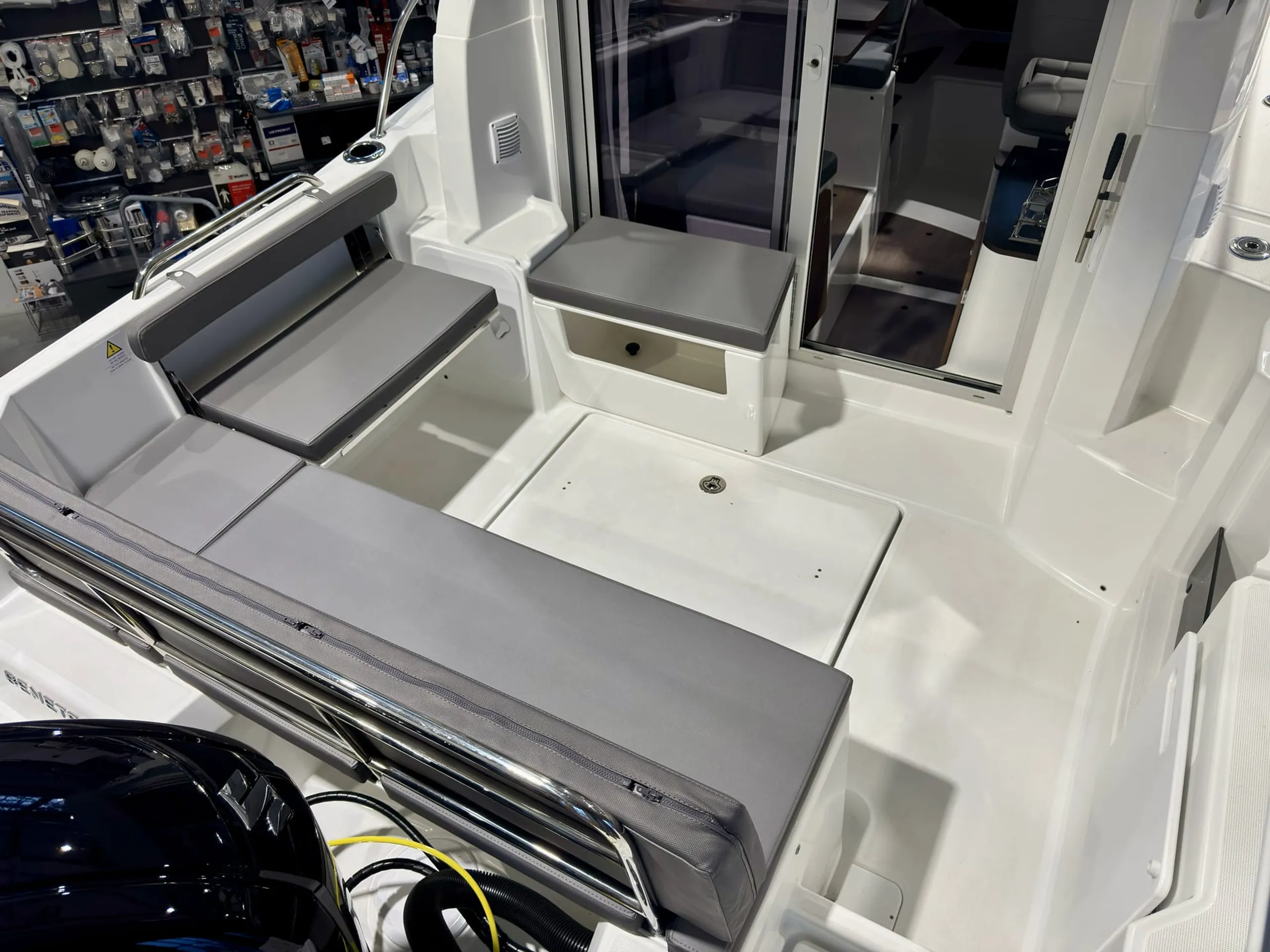 Beneteau Antares 7 - Image 10