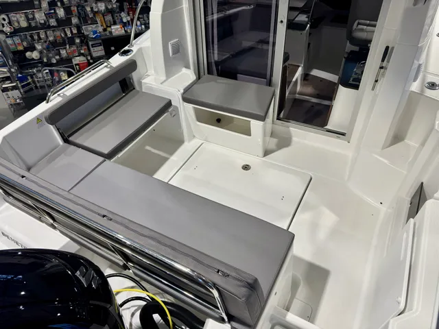 Beneteau Antares 7 - Image 10