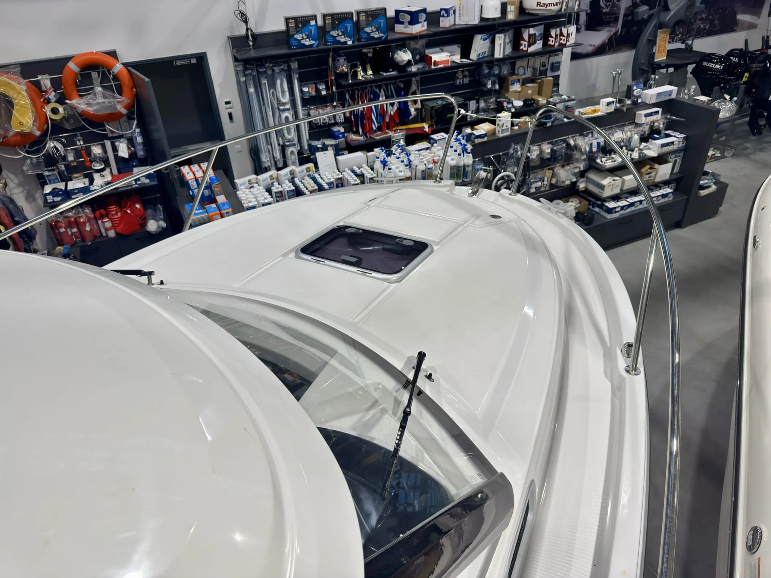 Beneteau Antares 7 - Image 5