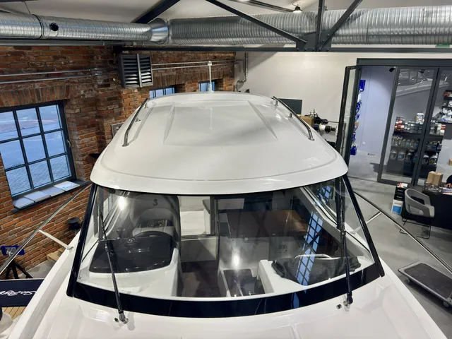 Beneteau Antares 7 - Image 6