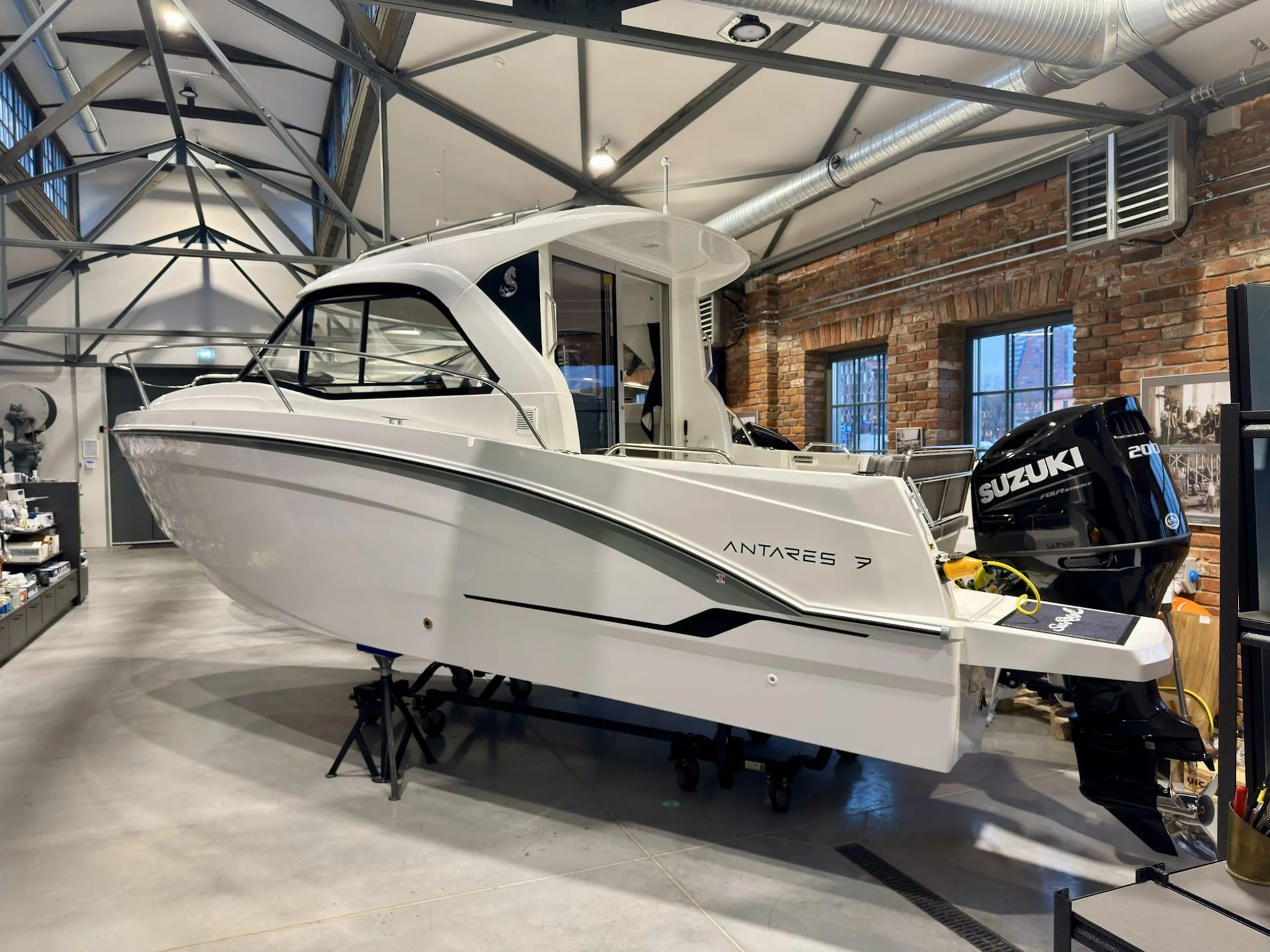 Beneteau Antares 7 - Image 3
