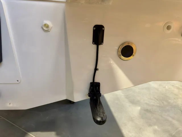 Beneteau Antares 7 - Image 9