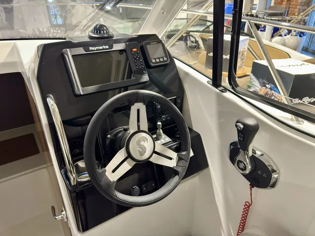 Beneteau Antares 7 - Image 15