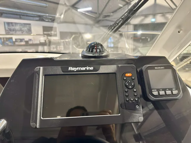 Beneteau Antares 7 - Image 16