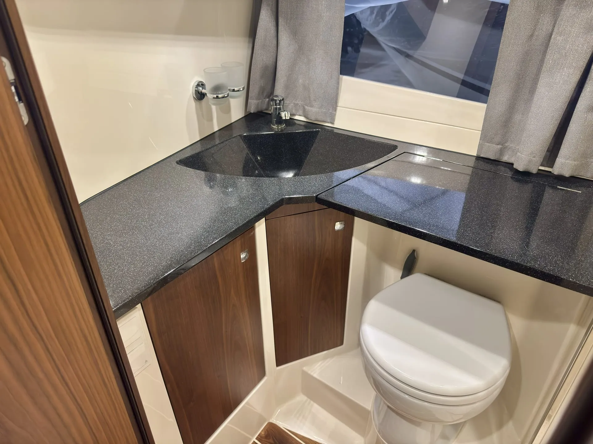 Marex 375 - Image 14